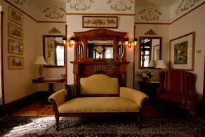 Victoria's Historic Inn - Image 2