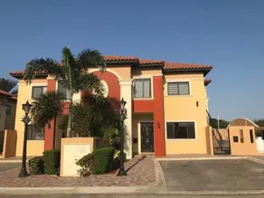 BEAUTIFUL HOUSE WITH PRIVATE POOL IN GOLD COAST - Image 4