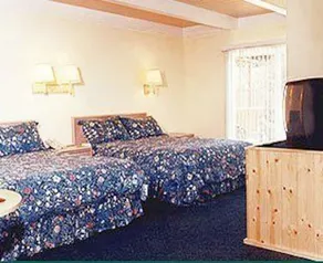 Pine Beach Inn - Image 2