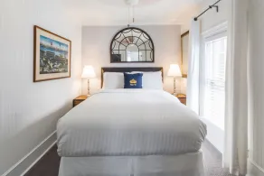 Queen Vic Guest House - Image 2