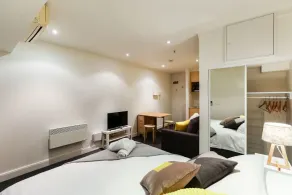 WILLOW, Carlton Studio Apartment - Image 2