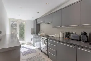 Spacious 1 Bedroom Flat in Fulham - Image 2