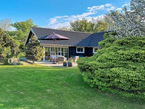 Picturesque Holiday Home in Hovedstaden With Sauna - Image 2