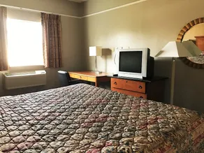 Bella Vista Inn and Suites - Image 2