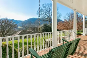 Hart House- A Luxurious Asheville Vacation Country ! 6 Bedroom Home - Image 5
