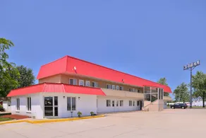 Red Carpet Inn - Image 3