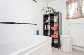 Elegant Victorian 3 Bed Home near Hammersmith - Image 4