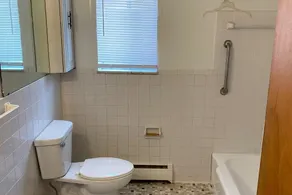 Modern, Homey 2-bedroom in Toledo - Image 5