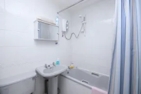 42A Medmerry Park 2 Bedroom Chalet - No Manual Workers Allowed - Image 5