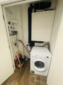 Inviting 2-bed Apartment in London - Image 2