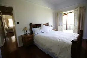Singletons Retreat - Image 2