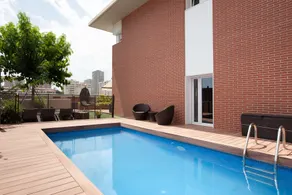 VILLA BARCELONA BEACH 5BD 3BTH POOL GARDEN VIEWS - Image 3