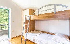 Amazing Home in Tucepi With Wifi and 4 Bedrooms - Image 2