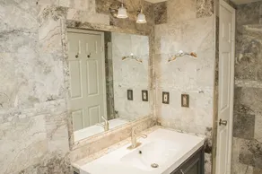 Beautiful Luxury Condo Toronto area - Image 3