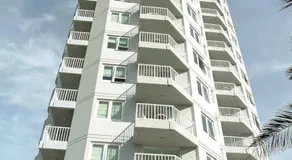 The Emerald Surfers Paradise - Image 2