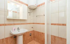 Nice Home in Tupljak With Wifi and 3 Bedrooms - Image 2