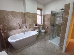 Vale House - Image 5