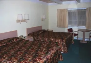 Pine Beach Inn - Image 4