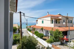 Marias Seaside Apartments - Image 3