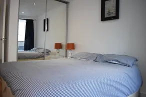 Kings Cross Modern Apartment - Image 3