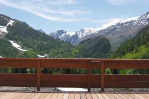Spacious Apartment With a View Near the Slopes of Valloire - Image 4