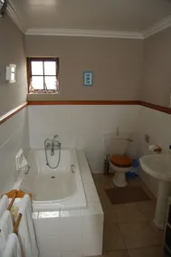 Maple Manor Guest House - Image 4