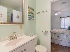 Waterfront Townhome with Shared Pool Central AC Free WiFi - Snowbird-Friendly - Image 4