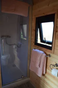Impeccable1 Double bed Cabin in Poole With Hot Tub - Image 5