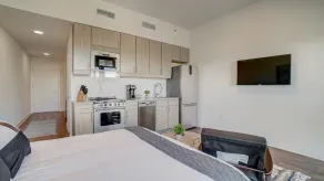 FRONTDESK Lakeview Green Apts Birmingham - Image 3