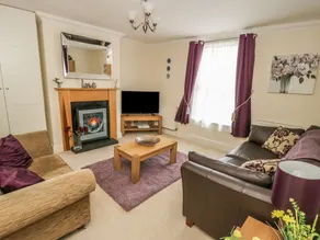 Tree Top Cottage - Image 5