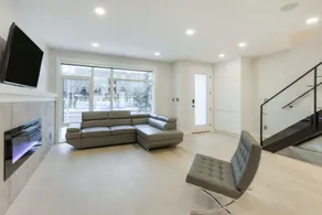 NEW LUXURY TOWNHOME 23 - Image 4