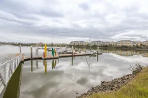Posh Waterfront - 3 Br Condo - Image 5
