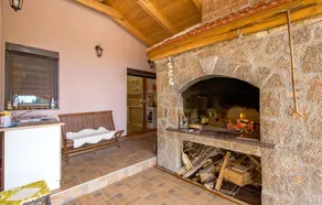 Stunning Home in Vrzici With Jacuzzi, Wifi and 3 Bedrooms - Image 3