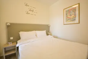 Rose Flat - Image 3