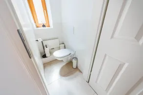 Deluxe Studio With Balcony Kingsize Bed and Free Parking in Krems Downtown - Image 2
