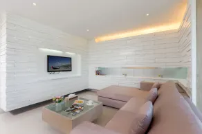 G-1 Apartment - Image 2