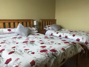 Hillview Farmhouse B&B - Image 3