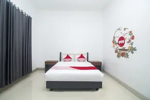 OYO 284 Wisma Jip - Image 2