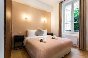 Luxury home in Paris - Image 2