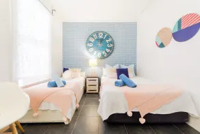 Bondi Beachfront Stay - Image 5
