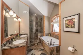Westwood Stunning Custom Built Lake Joseph Luxury Cottage - Image 3