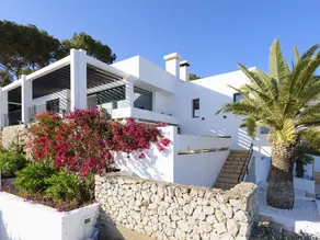 Posh Holiday Home With Pool, Library & Scenic Views in Jesus - Image 5