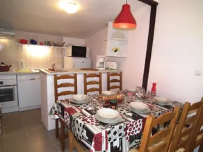 Detached House With Terrace in South Dordogne - Image 2