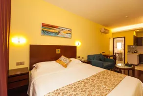 Chicago Suites International - Image 3