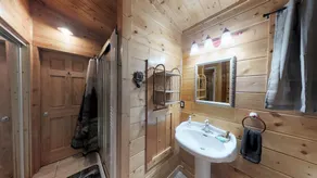 Creeksong Hollow 2 Bedroom Cabin by RedAwning - Image 4
