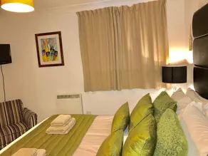 Southampton City Centre Apartment - Image 5