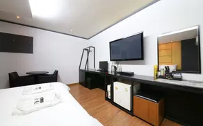 Zenith Hotel - Image 5