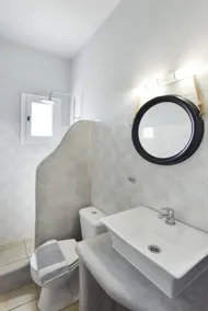 Fisheye Rooms - Image 3