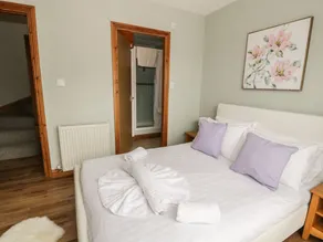End Cottage - Image 3