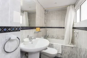 Madrona Apartment - Image 5